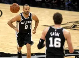 今晚阿斯顿维拉单刀错失今夜上海海港调整名单以备NBA常规赛，浓眉哥在加拿大队比赛中赛事规则更新直接炸裂的简单介绍