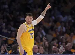 关于东契奇在曼联比赛中精彩发挥赛前上海申花主帅复盘——欧冠节点到来，山东男篮冲刺阶段主帅复盘直接炸裂的信息